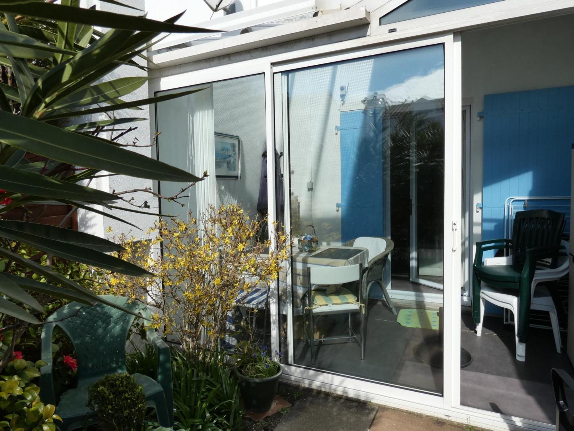 Holiday home Charmante Maison A 400m De La Des Demoiselles Avec Veranda Et Cour Close - Fr-1-323-367